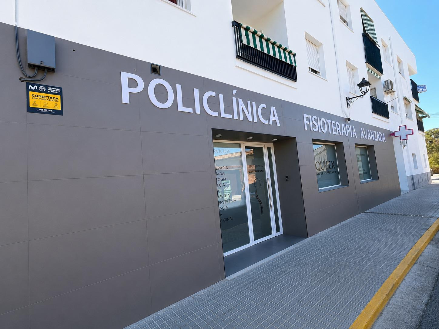Fachada de la policlínica Aquílex